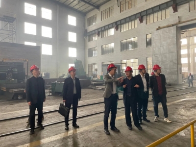 江蘇省產業(yè)研究院谷行楗一行到鵬飛集團調研